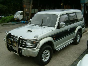 mitsubushl pajero 2800cc TDi for sale UK registered algys autos UK.