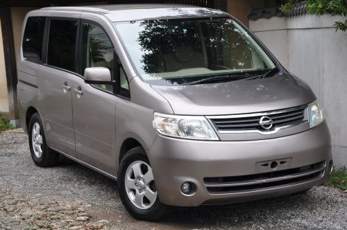 UK for sale Nissan Serena.