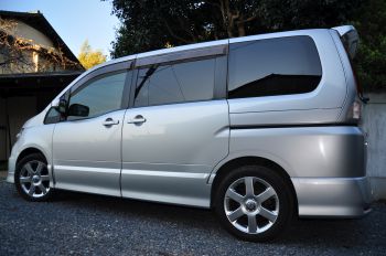 rear viewe nissan serena for sale