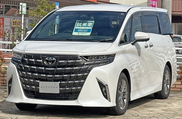 Toyota Alphard 4th Generation white