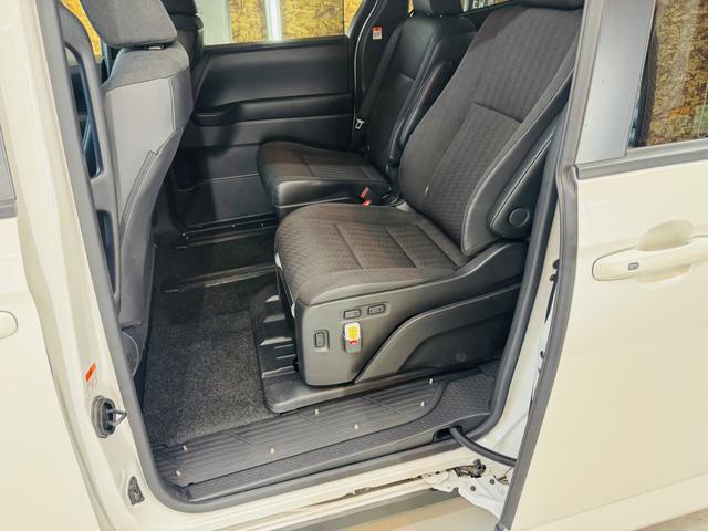 Toyota Noah Hybrid Welfare for sale, direct Import supplied fully UK reg. Best Toyota Noah Hybrid Welfare UK prices. Fact!