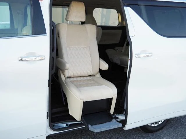 Toyota Vellfire Hybrid Welfare for sale, direct Import supplied fully UK reg. Best Toyota Vellfire Hybrid Welfare UK prices. Fact!