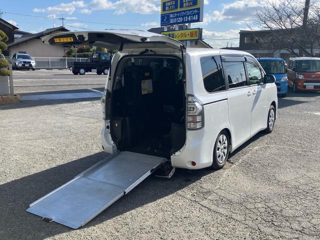 Toyota Voxy Welfare for sale, direct Import supplied fully UK reg. Best Toyota Voxy Welfare UK prices. Fact!